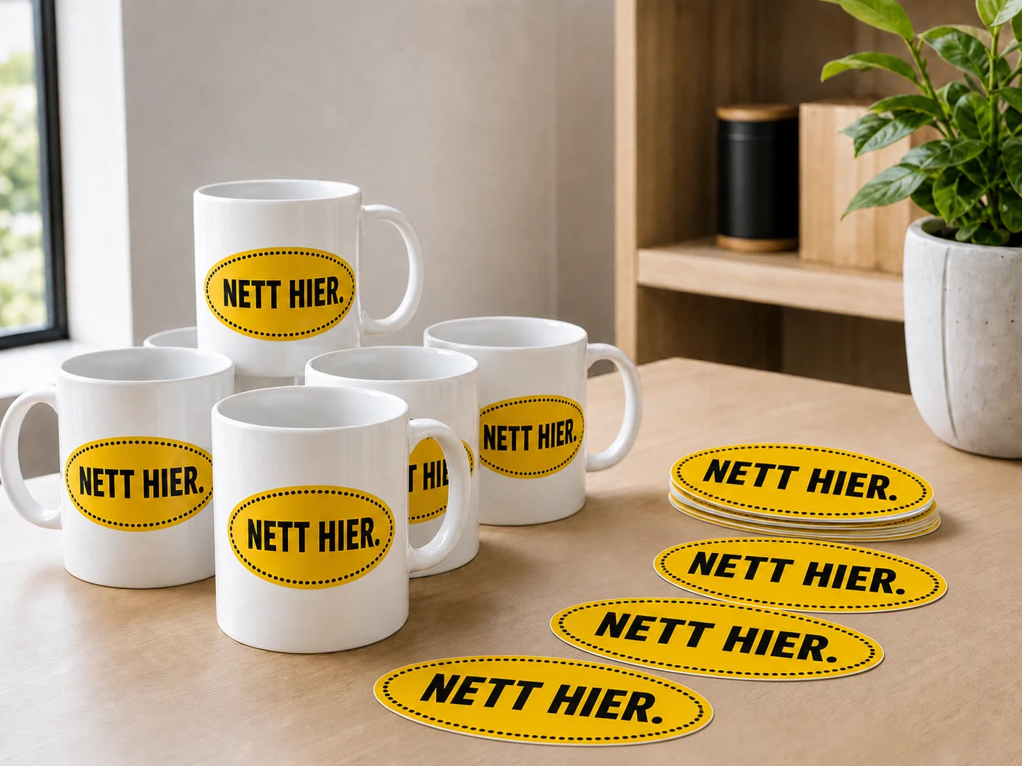 Büro-Paket mit Keramiktassen und Nett hier Aufklebern im gleichen Design